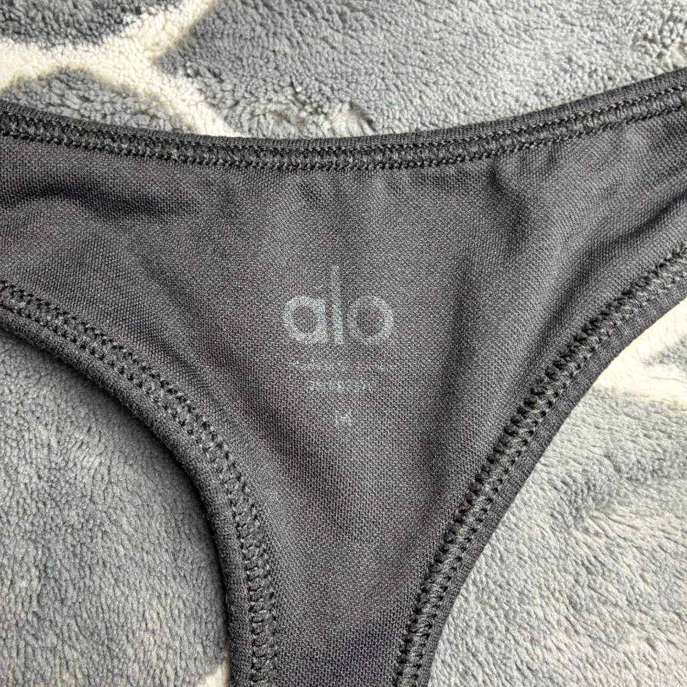 Alo Yoga Wellness Bra Black Ribbed Seamless Racerback Sports Bra Size M Medium